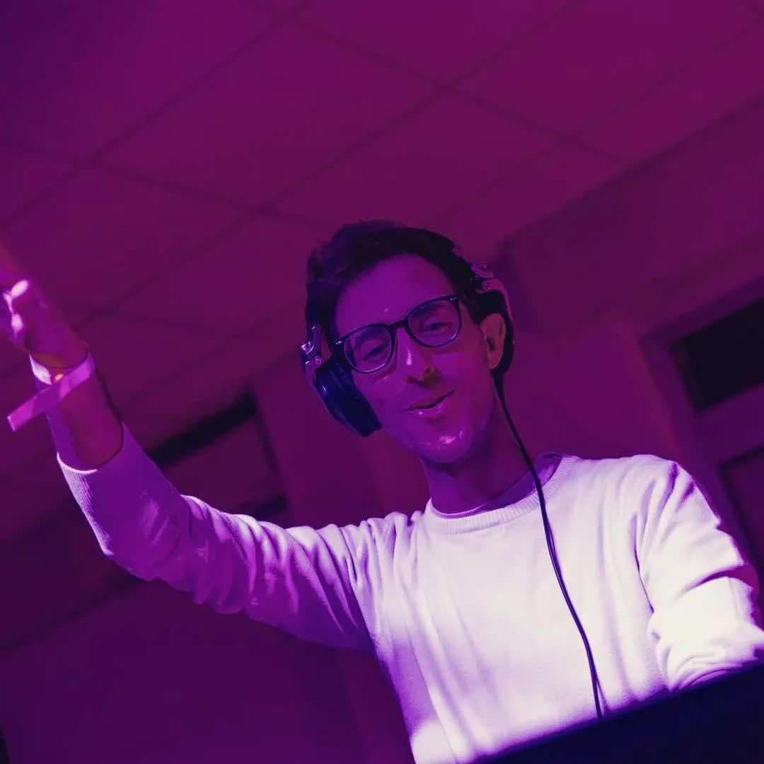 Dj Parix, una passione per la musica nata all’età di 12 anni Nel 2019, aggiunge l'artista, "provai a partecipare per la prima volta al TMF arrivando in semifinale ma non è andata a buon fine 2024 inizio di un nuovo percorso iscrivendomi alla Wared Academy con la lavorazione del nuovo brano seguito da un professionista arrivando al 19 Novembre con la firma del contratto discografico con la Keep Record arrivando alla pubblicazione del brano 'Take my Eyes' il 29 novembre su tutte le piattaforme, seguìto da due interviste rilasciate da due notiziari della città di Rieti".