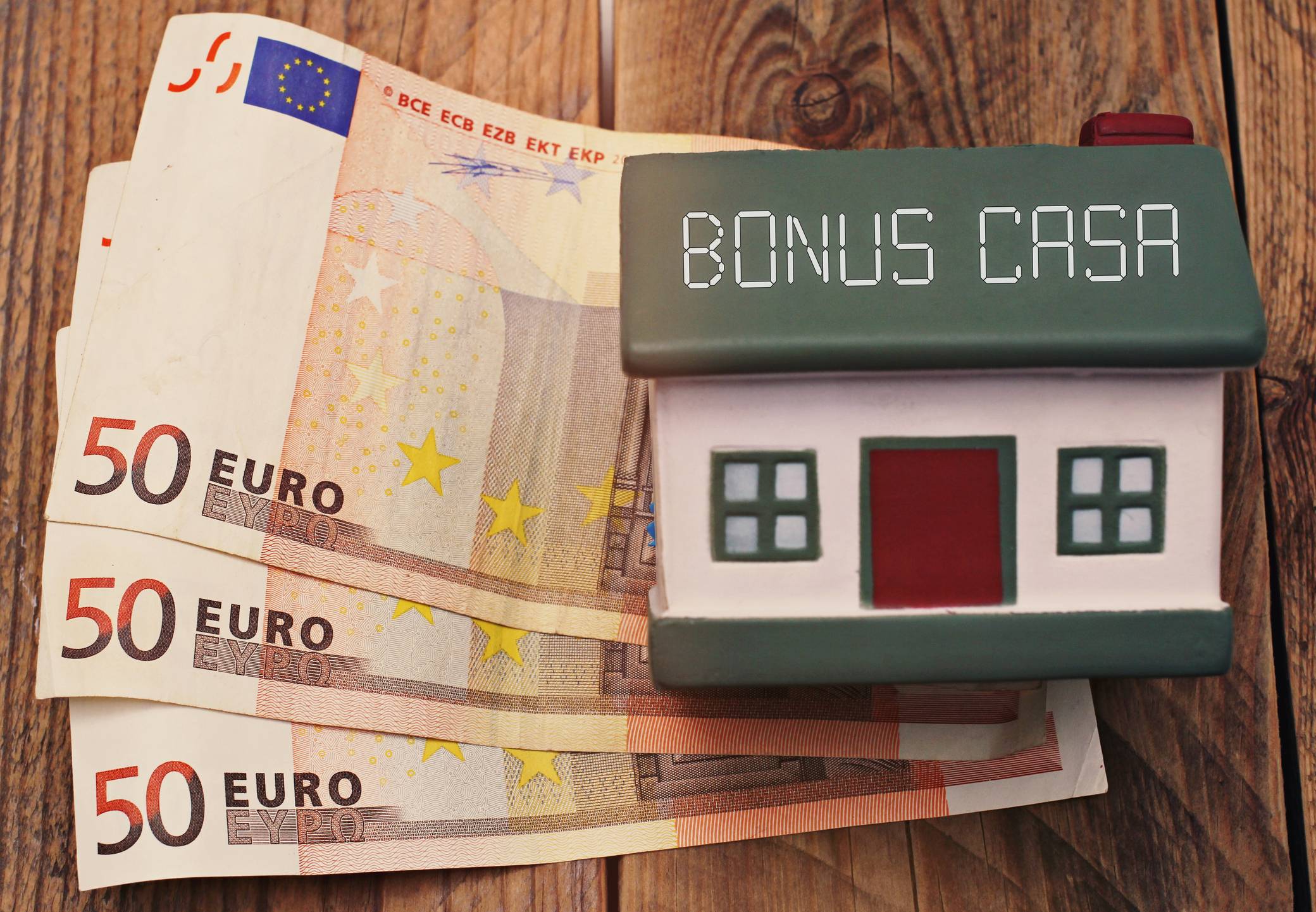 Scopri come funziona il bonus ristrutturazione 2025, le aliquote aggiornate al 50%-36%, i requisiti dell’Agenzia Entrate e le novità della manovra 2026.